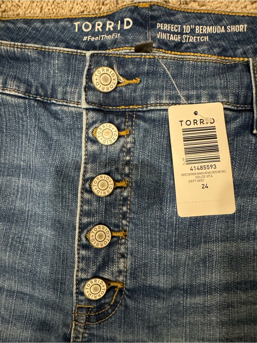 Torrid Perfect 10 Bermuda shorts size 24 vintage stretch distressed denim